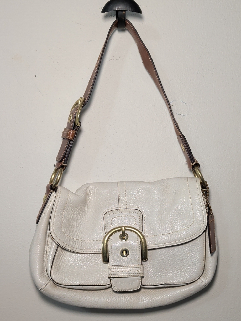 Coach Soho Flap Bag in Cream Pebbled Leather Brown Handle Brass Hardware Y2K - Picture 1 of 12